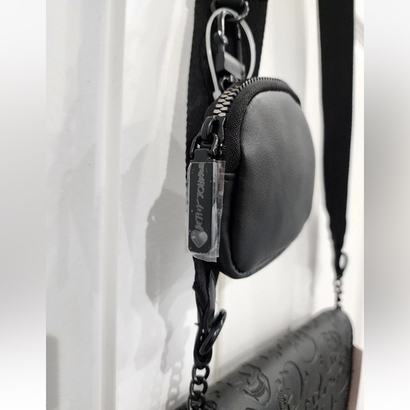 Betsey Johnson Black Embossed Skulls Crossbody Bag XOLANDON Web Strap NWT - Picture 6 of 9